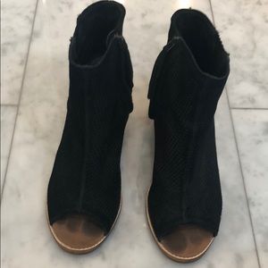 Toms open toe wedges